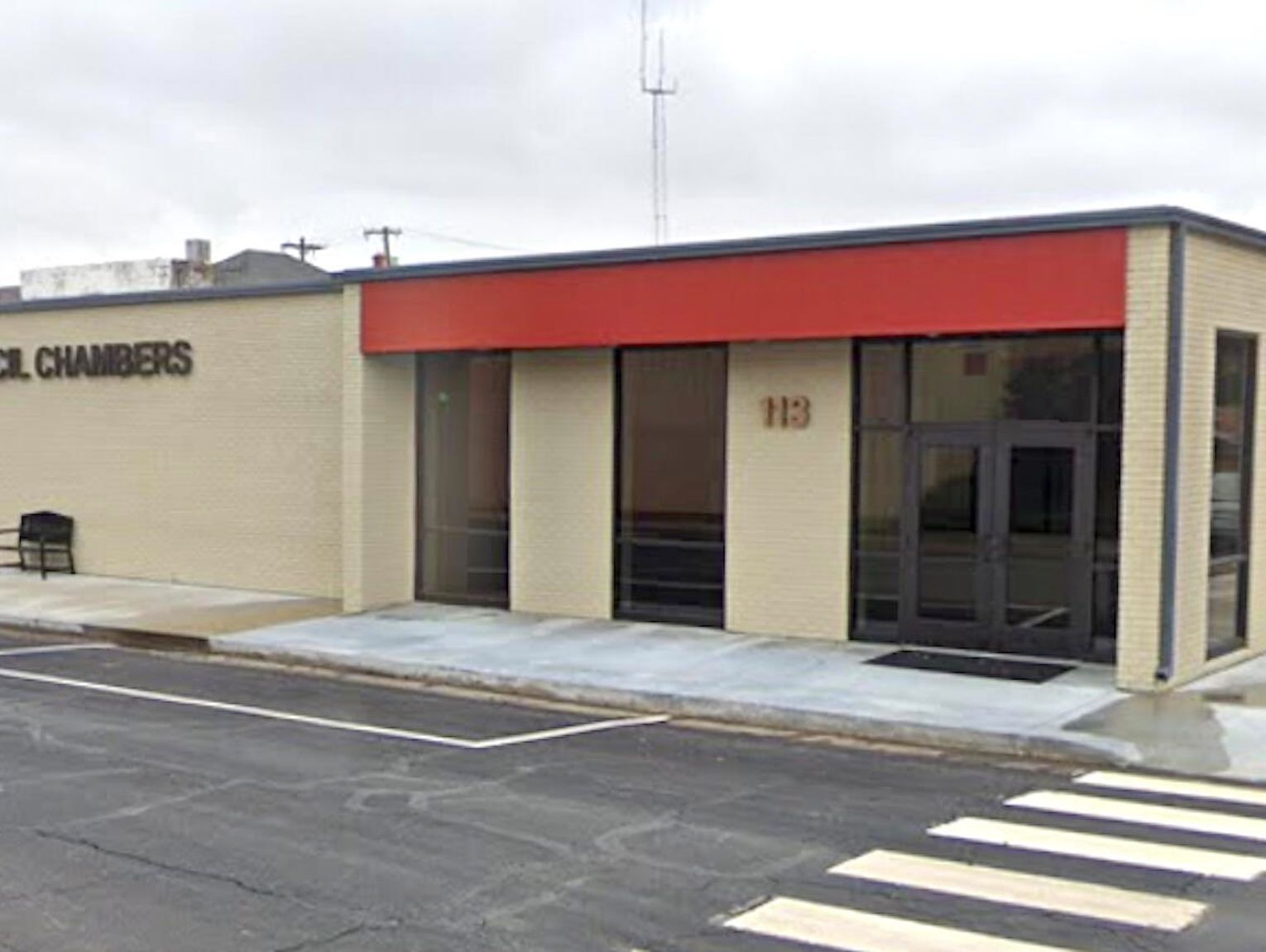 City commissioners, mayor persevere despite interruptions by angry residents